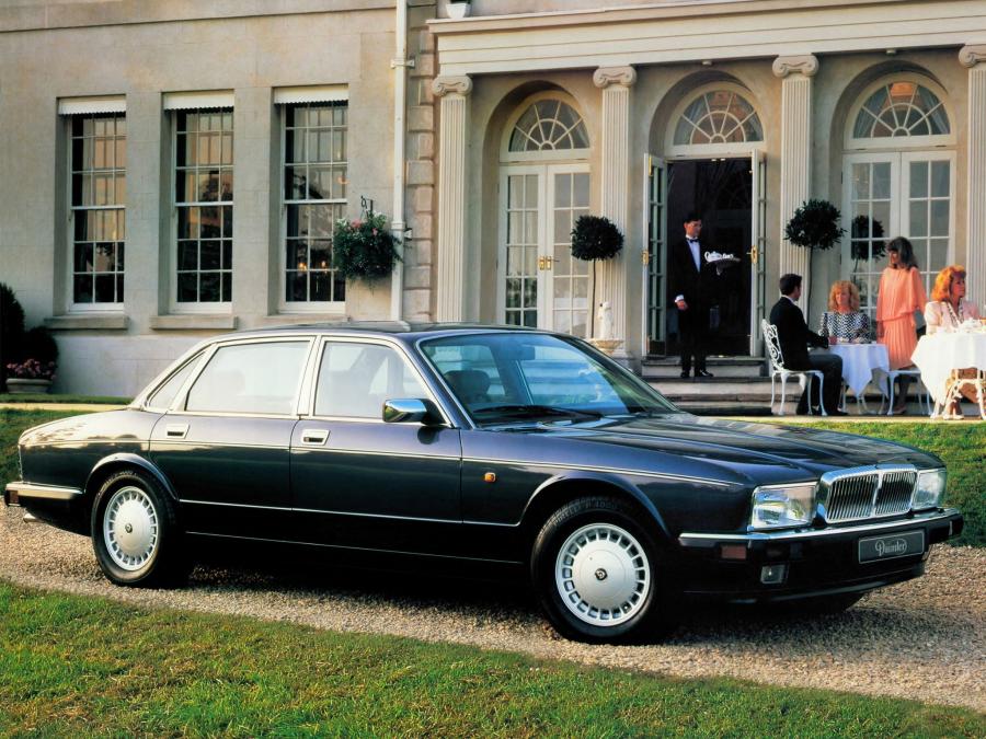  Daimler Double Six 1993 года  (фото 1 из 7)